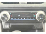 お好きな温度に設定すれば自動的に温度を調節、車内を快適空間に仕上げてくれます。