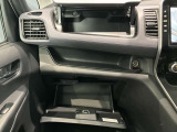 収納スペースもたくさん有ります☆車検証や小物類などすっきり収納♪