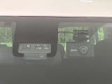 【トヨタセーフティセンス】走行中に前方の車両等を認識し、衝突しそうな時は警報とブレーキで衝突回避と被害軽減をアシスト。より安全にドライブをお楽しみいただけます。