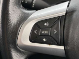 運転中、オーディオの操作をしてて、ハッとしたことはありませんか?ステアリングスイッチは、運転中でもハンドルでオーディオの操作が可能です。安全なドライブをサポートします。