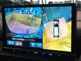 【マルチビューカメラシステム】専用のカメラにより、上から見下ろしたような視点で360度クルマの周囲を確認することができます☆死角部分も確認しやすく、狭い場所での切り返しや駐車もスムーズに行えます。