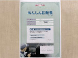 サポカーあんしん診断!トヨタ専用診断器で衝突被害軽減ブレーキなどの安全運転支援装置システムを点検しています。