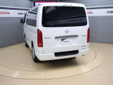 バックカメラが付いているので後方確認が非常にしやすいです。今や運転初心者も熟練者も必須装備!ついていて損はないですね♪