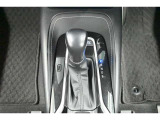 ハイブリッドカーですが運転操作は普通の車と変わりませんのでご安心ください。操作方法はスタッフが説明いたしますのでお気軽にご質問ください