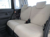 当社が誇るお車の洗浄メニュー&rdquo;まるまるクリン&rdquo;済みですので、室内もキレイ。気持ちよくお乗り頂けます。 まるまるクリンでは下回りの錆止め塗装、ボディのガラスコーティング、室内のスチーム洗浄を行います。