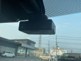 ドライブレコーダーでもしもの瞬間をしっかり記憶します。何が起こるかわからない現代社会ぜひつけておきたい装備です。