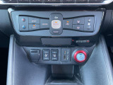 オートエアコン。運転席、助手席を温めるシートヒーターのスイッチです。
