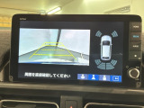 リバースギアに入れるだけで後方の表示へ切り替わります。夜間や雨の日の駐車も楽になりますよ。