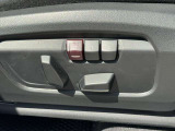 運転席メモリー付きフロント電動シート装備。