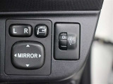人や荷物を満載しても、対向車や先行車に迷惑をかけない、室内からヘッドライトの光軸を調整できます