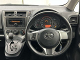 スタイリッシュなインパネ周りです!運転の際、常に目にする部分は、シックにまとめた飽きの来ないデザインが人気です!