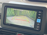 【バックカメラ】駐車時に後方がリアルタイム映像で確認できます。大型商業施設や立体駐車場での駐車時や、夜間のバック時に大活躍!運転スキルに関わらず、今や必須となった装備のひとつです!