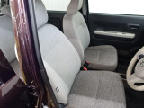 ゆったりとした運転席で、快適なドライブをサポートします。