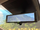 【インテリジェントルームミラー】後席の大きな荷物や同乗者で後方が確認しづらい時でも安心!カメラが撮影した車両後方の映像をルームミラー内に表示。クリアな視界で状況の確認が可能です!