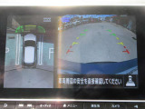 ナビ画面にアラウンドビュ-モニタ-の映像を映し出しています。  狭い場所での車庫入れをサポ-トしてくれる便利アイテムです。