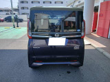 お荷物の出し入れしやすい丁度いい荷室の高さです。