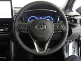 快適な操作性の運転席、ハンドルも綺麗に清掃済みです。もちろん安全を守るエアバッグも装備しているので安心してお乗りいただけます。