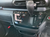 駐車ブレーキは電動式です。オートホールド機能付きで便利ですね