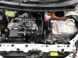 エンジンとモーターが協調して走る先進のハイブリッドシステム。地球環境に優しいパワーユニットです!