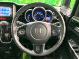 【純正革巻きステアリング】上質な革を使用することで、手にしっかり馴染みとても運転しやすいハンドルです♪