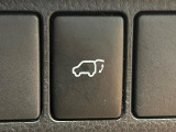 【パワーバックドア】スマートキーや運転席のボタンを押すだけでリアゲートが自動で開閉します!荷物を持っている時や、高い位置にあるバックドアを閉める際に便利な機能です♪