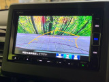 【バックカメラ】駐車時に後方がリアルタイム映像で確認できます。大型商業施設や立体駐車場での駐車時や、夜間のバック時に大活躍!運転スキルに関わらず、今や必須となった装備のひとつです!