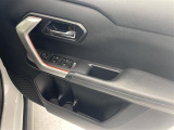 【パワーウインドウ】運転席のスイッチで、各席の窓ガラスの開閉ができます!あると便利ですよね!