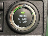 電子カードキーを携帯していれば、ボタンを押すだけでエンジンの始動がスマートに行えます。
