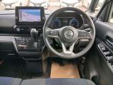 視界が良く操作しやすい運転席 様々なスイッチ類が安全と快適をお届けいたします。