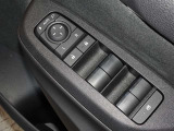 電動格納式ドアミラー・パワーウインドウを装備しています。
