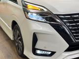 【LEDヘッドライト】悪天候や夜間走行時も良好な視界を確保し安心して運転できる高輝度LEDヘッドライトを装備!点灯速度が早く、消費電力も抑えられています。