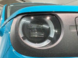 LEDヘッドライトは、点灯の瞬間から最大光量を発揮し、突然暗くなるトンネルなどでの安定感を高めます。