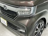 LEDヘッドライトは、点灯の瞬間から最大光量を発揮し、突然暗くなるトンネルなどでの安定感を高めます。