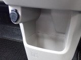 乗車人数やお荷物に応じて後部座席をセパレートに倒すことが出来ます。充分なラゲッジスペースも確保。