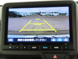 リアワイドカメラシステム!従来の視野に加えて、後方側方を約180&deg;まで見えるワイドビューと、後方を真上から見たような視野で駐車時などに便利なトップダウンビューの3つの視野があります!