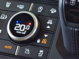 【電子制御エアサスペンション】ドライブモードを選択するとモードにあった車高になりお客様の負担を軽減致します。オプション内にアダプティブダイナミクスも含まれます。