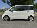 無段変速のCVTですので変速ショックも無く低燃費で経済的なお車です!