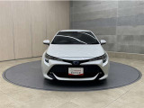 お車購入のポイントとなるフロントマスクです!シャープな目つきが印象的なデザインのヘッドランプです。