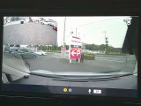 運転状況を映像と音で記録し、ドライブの思い出残しやドライバーの運転チェックができる、便利なドライブレコーダーを装備!あおり運転対策に役立つ後方撮影付きで、安心です♪ナビ画面に映し出すので、便利です!