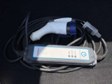 普通充電用の充電ケーブルを搭載しております。