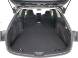 【トランクルーム】荷室の広さも十分です!シートアレンジでシートを畳めば長い荷物だって積めますね。シートアレンジの操作方法など、お気軽にご相談下さい。