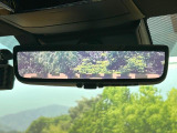 【デジタルインナーミラー】後席の大きな荷物や同乗者で後方が確認しづらい時でも安心!カメラが撮影した車両後方の映像をルームミラー内に表示。クリアな視界で状況の確認が可能です!