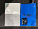スマートキーは鍵をバッグに入れたままでもドアロックの開閉やエンジンのON・OFFができます。夜間や雨の日も鍵を探さなくて良いので便利です。