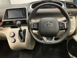 高いホールド性で運転姿勢が安定します。長距離ドライブでも疲れにくいのが魅力です。快適なドライビングライフをお送りください♪