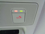 急病時や危険を感じた時、SOSコールスイッチを押すと専門のオペレータに繋がって、警察や消防への連携をサポートしてくれます。また、万が一の事故発生時には、エアバッグ展開と連動して自動通報します。