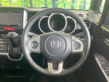 【純正革巻きステアリング】上質な革を使用することで、手にしっかり馴染みとても運転しやすいハンドルです♪
