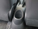 後席の方も使えるドリンクホルダー