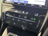 左右独立温度設定が可能なオートエアコンを装備