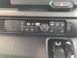 オートエアコン装着車で車内はいつも快適です!