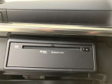 グローブボックス内のDVD&CDプレイヤーです。